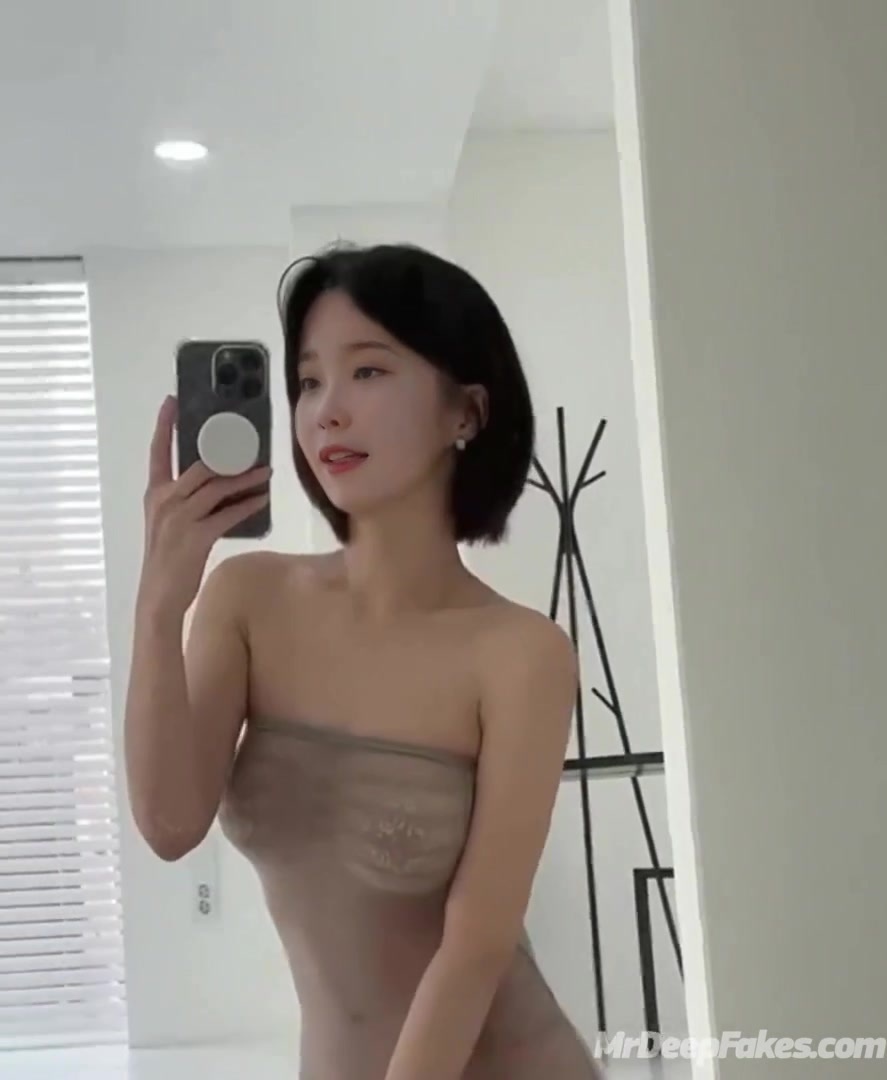 Glamour lady getting handjob from her boy, IU face swap (아이유 진짜 가짜)