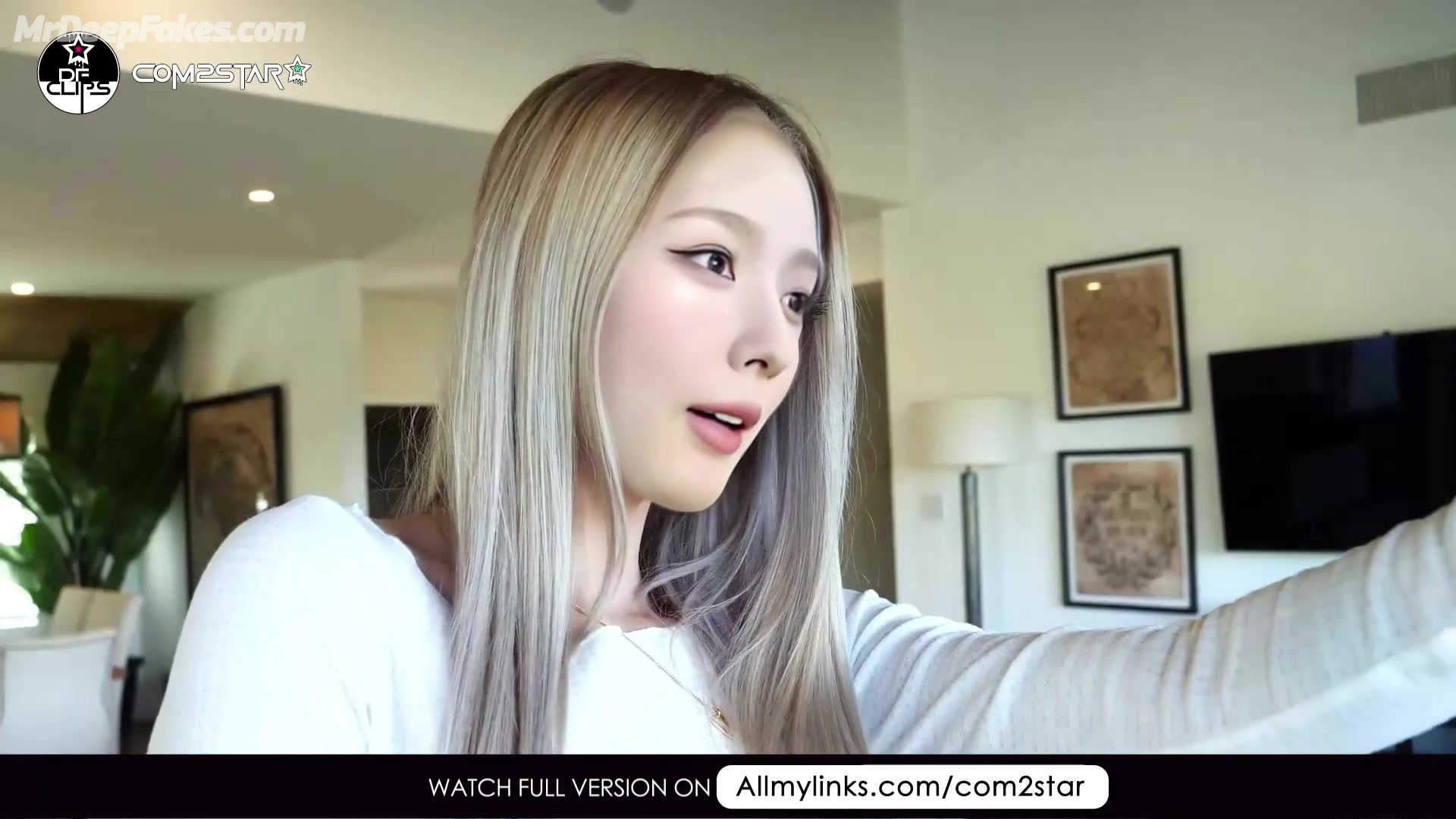 Sexy blonde in short skirt wanna fuck you / 조미연 섹스 테이프 Miyeon face swap