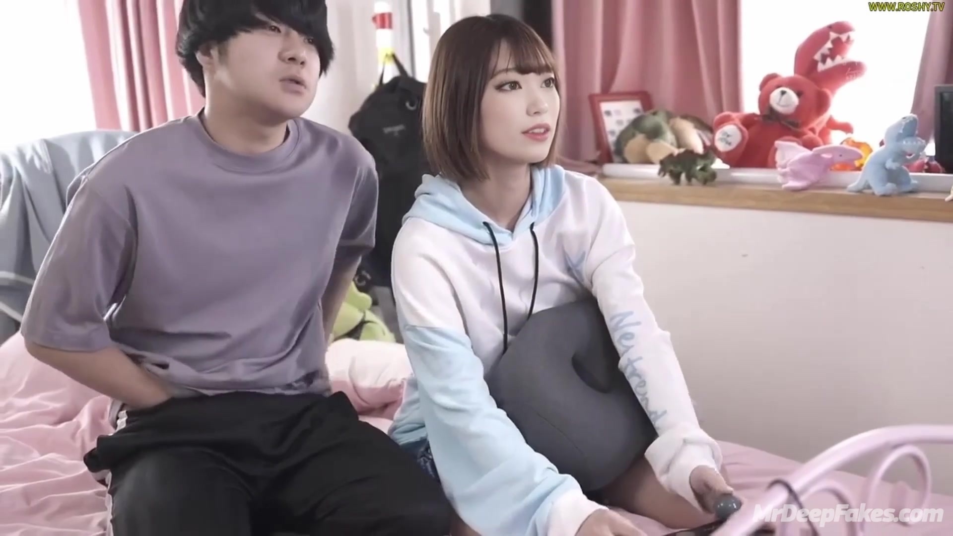 He took out his dick and started jerking off while being next to Emiru ai