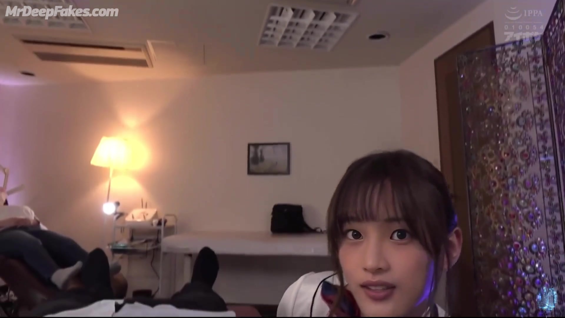 She thinks that no one will see them having sex, fake Minji ニュージーンズ アダルト