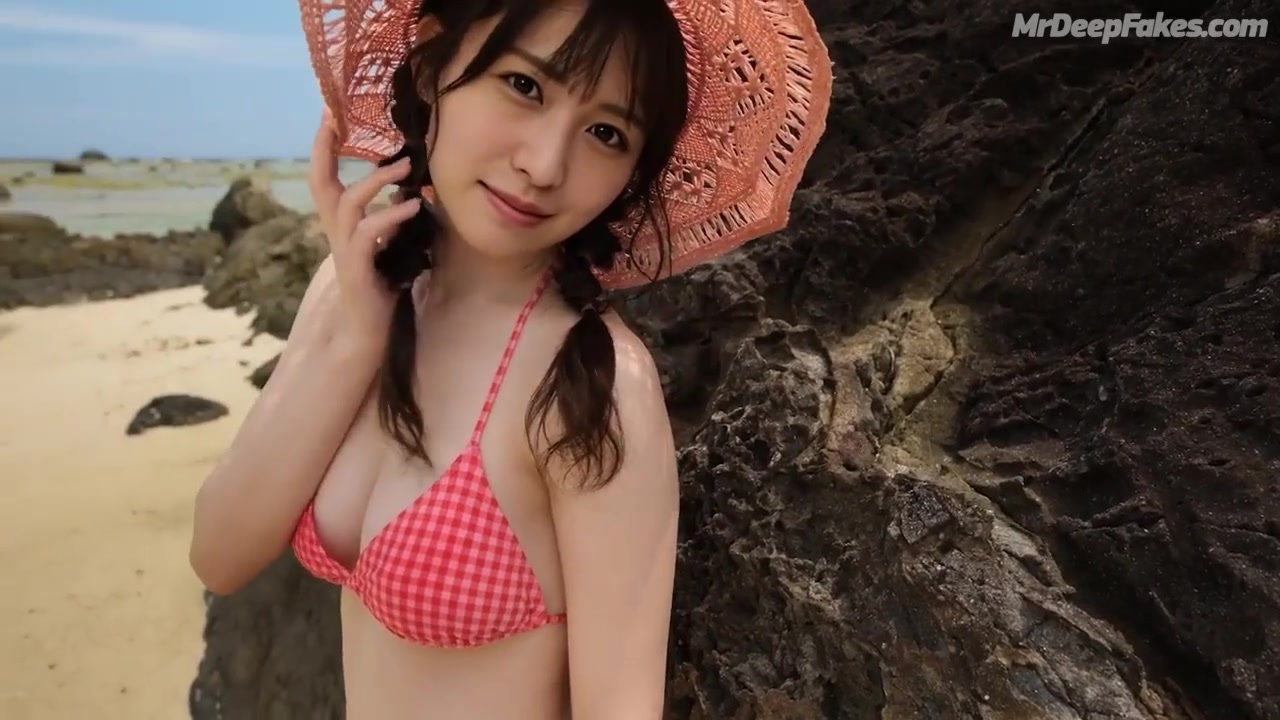 Brunette showed her pretty tits by the ocean / Neru Nagahama (長濱ねる 性別) ai